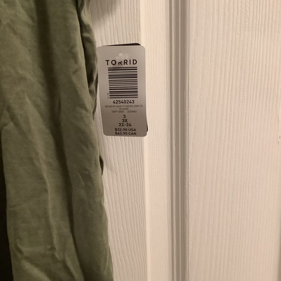 Torrid graphic tee - Picture 3 of 4